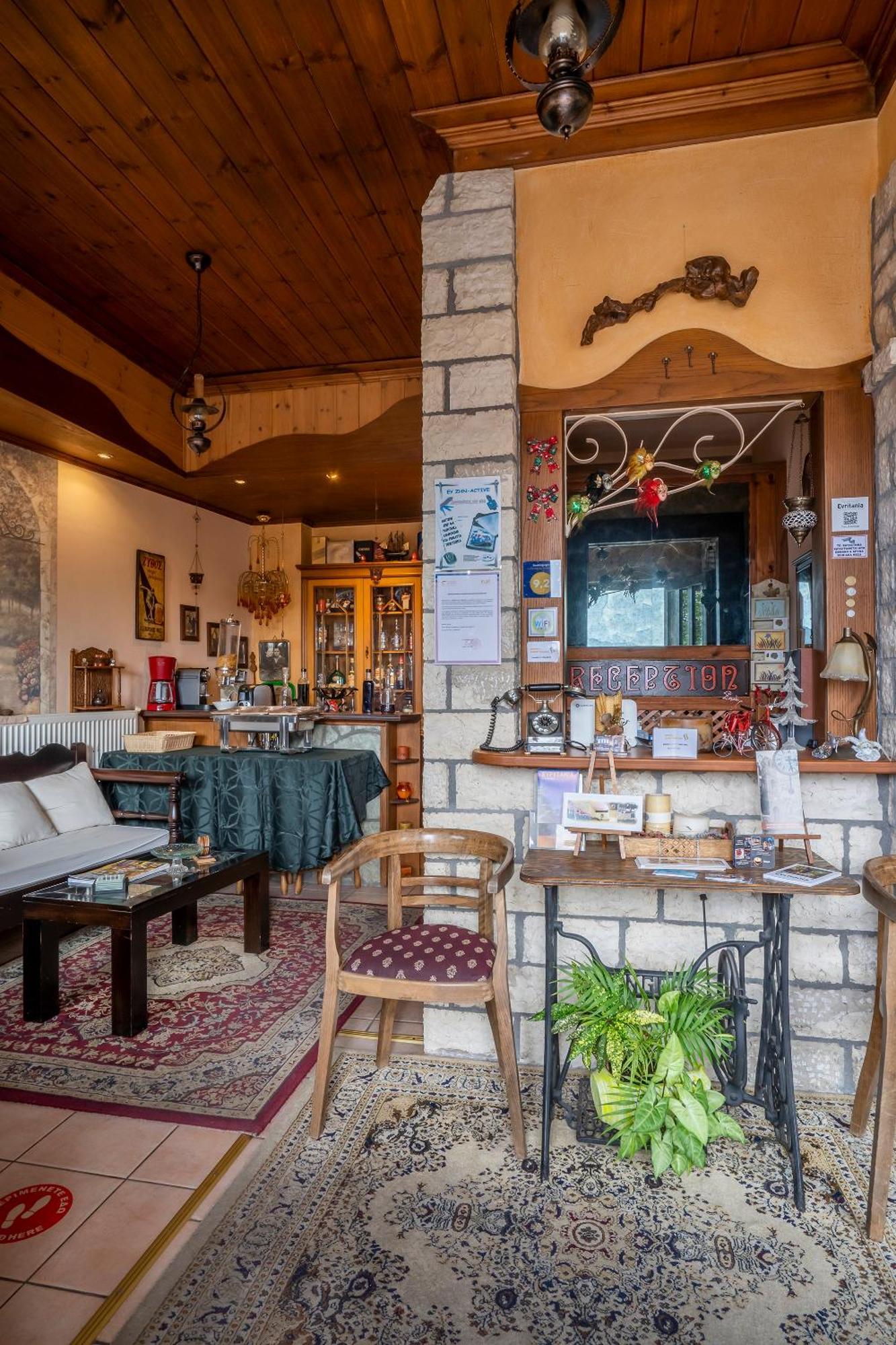 Semeli Guesthouse Karpenísion Exterior foto
