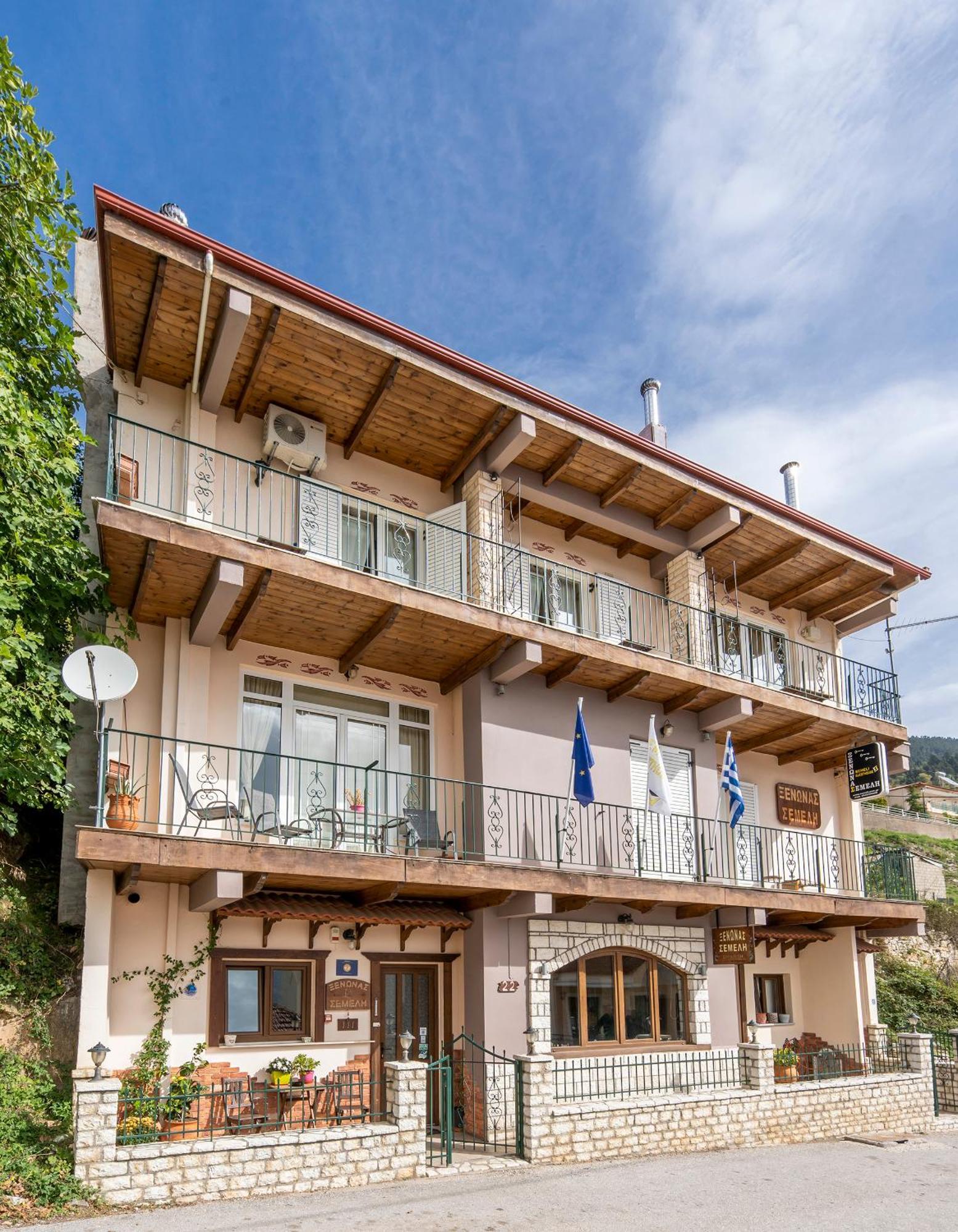 Semeli Guesthouse Karpenísion Exterior foto
